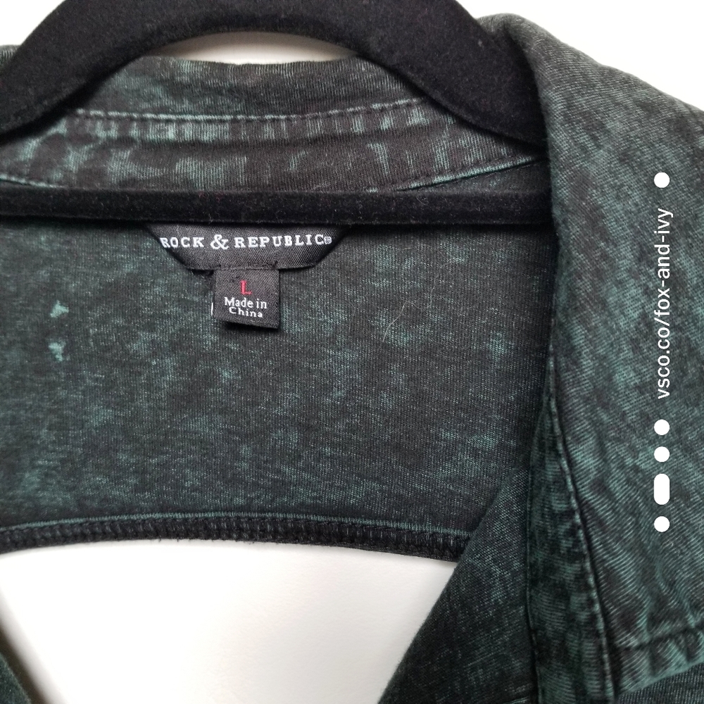 Rock & Republic keyhole button-up